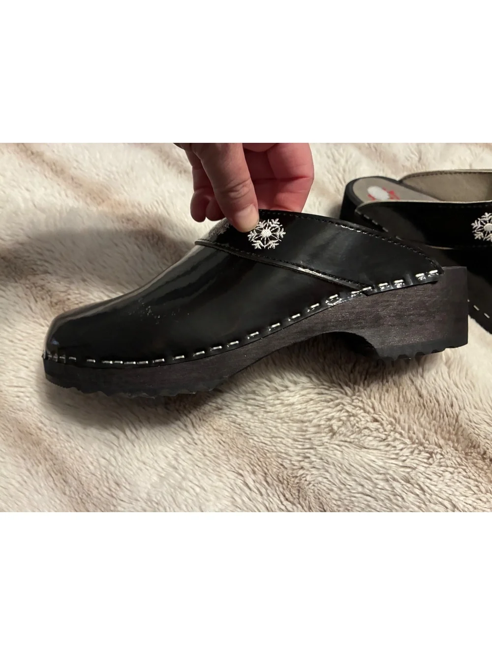 Hanna Andersson Black Patent Leather Snowflake Swedish Clogs Size 40 US 9-9.5